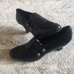 Lifestride soft system black low heeled shoes